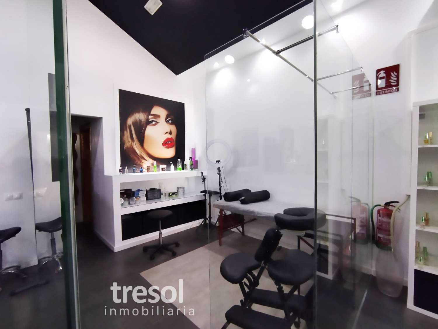 Hairdresser for rent in Alhaurín de la Torre