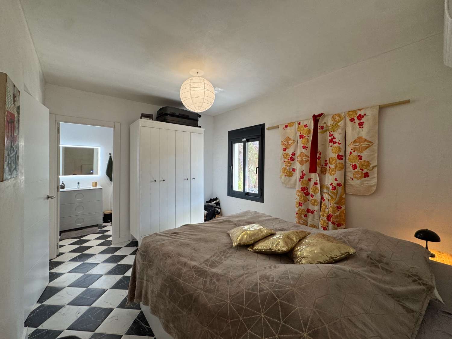 Newly renovated single-story villa with heated pool and excellent views