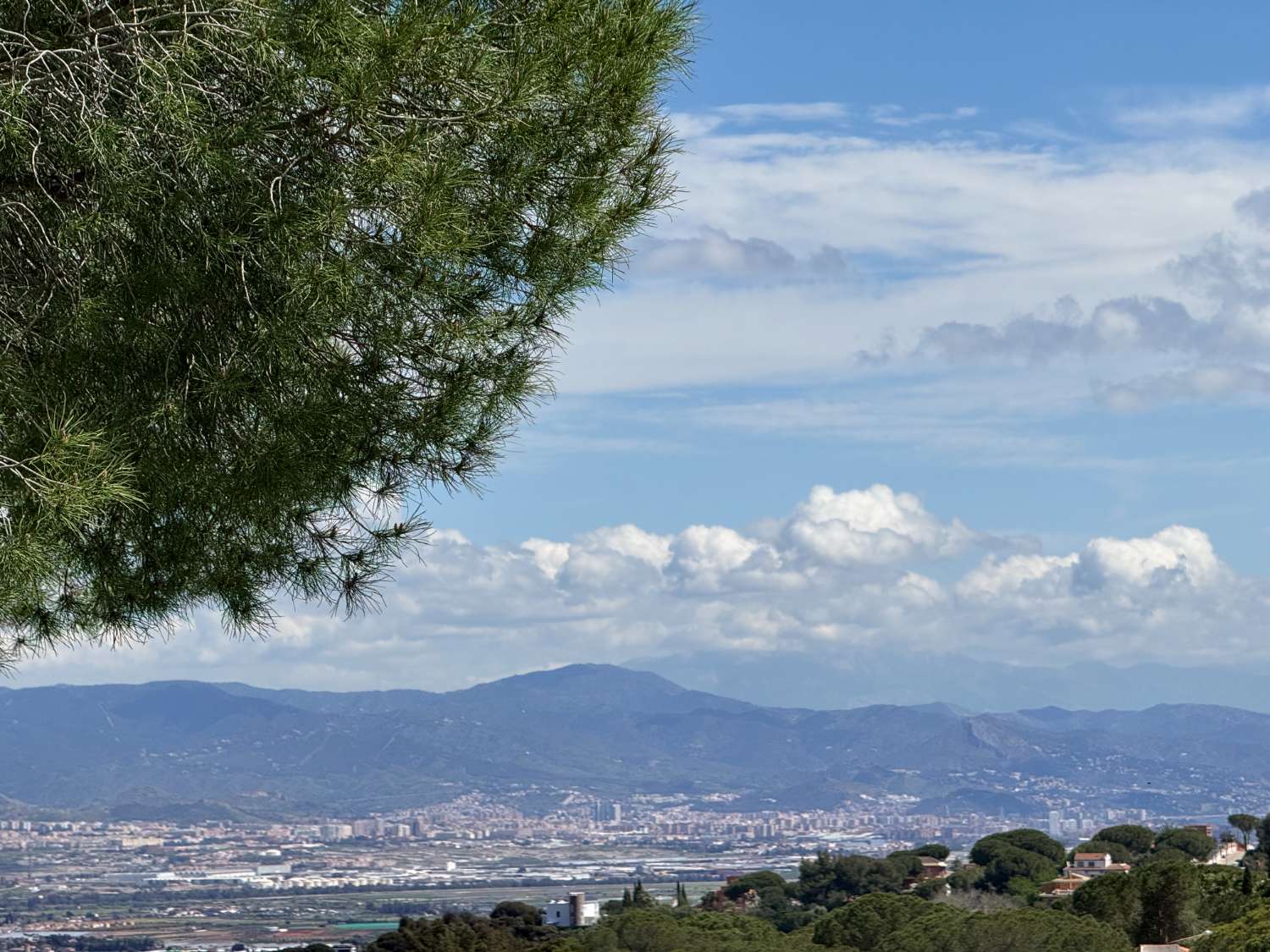 Newly renovated single-story villa with heated pool and excellent views