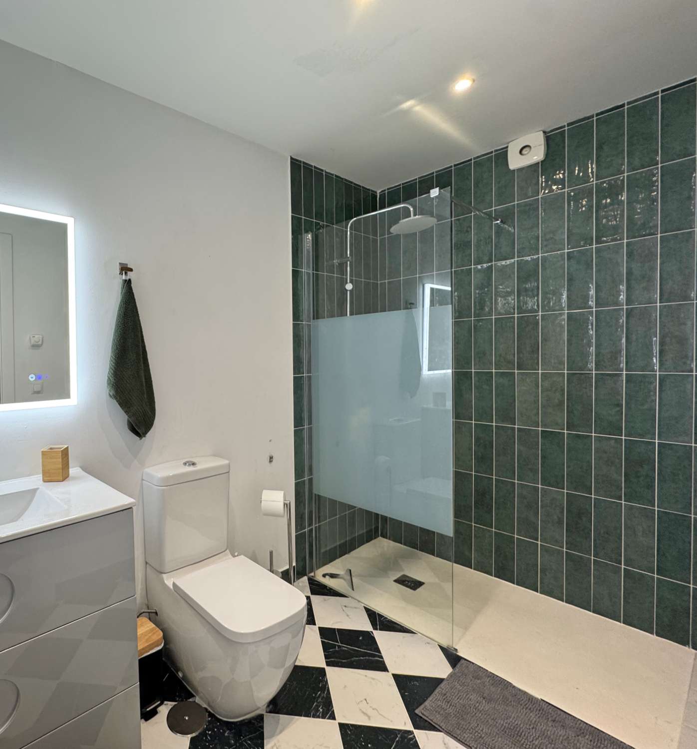 Newly renovated single-story villa with heated pool and excellent views