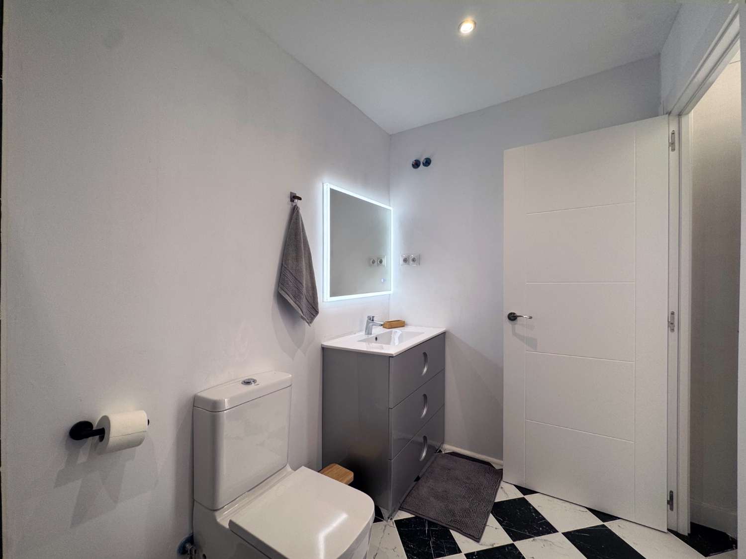 Newly renovated single-story villa with heated pool and excellent views