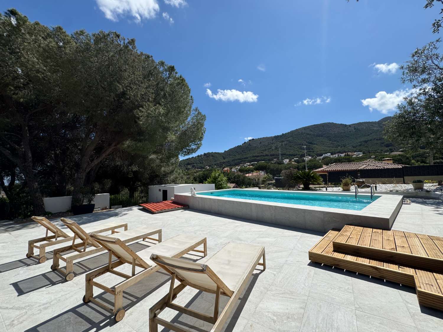 Newly renovated single-story villa with heated pool and excellent views