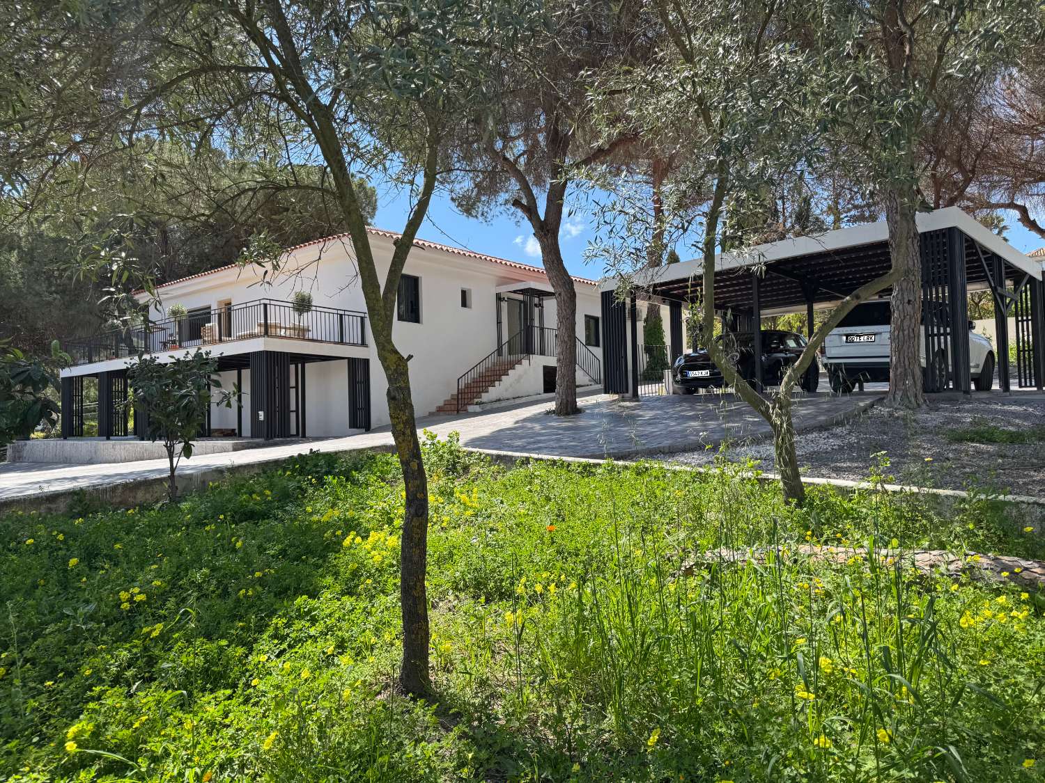 Newly renovated single-story villa with heated pool and excellent views