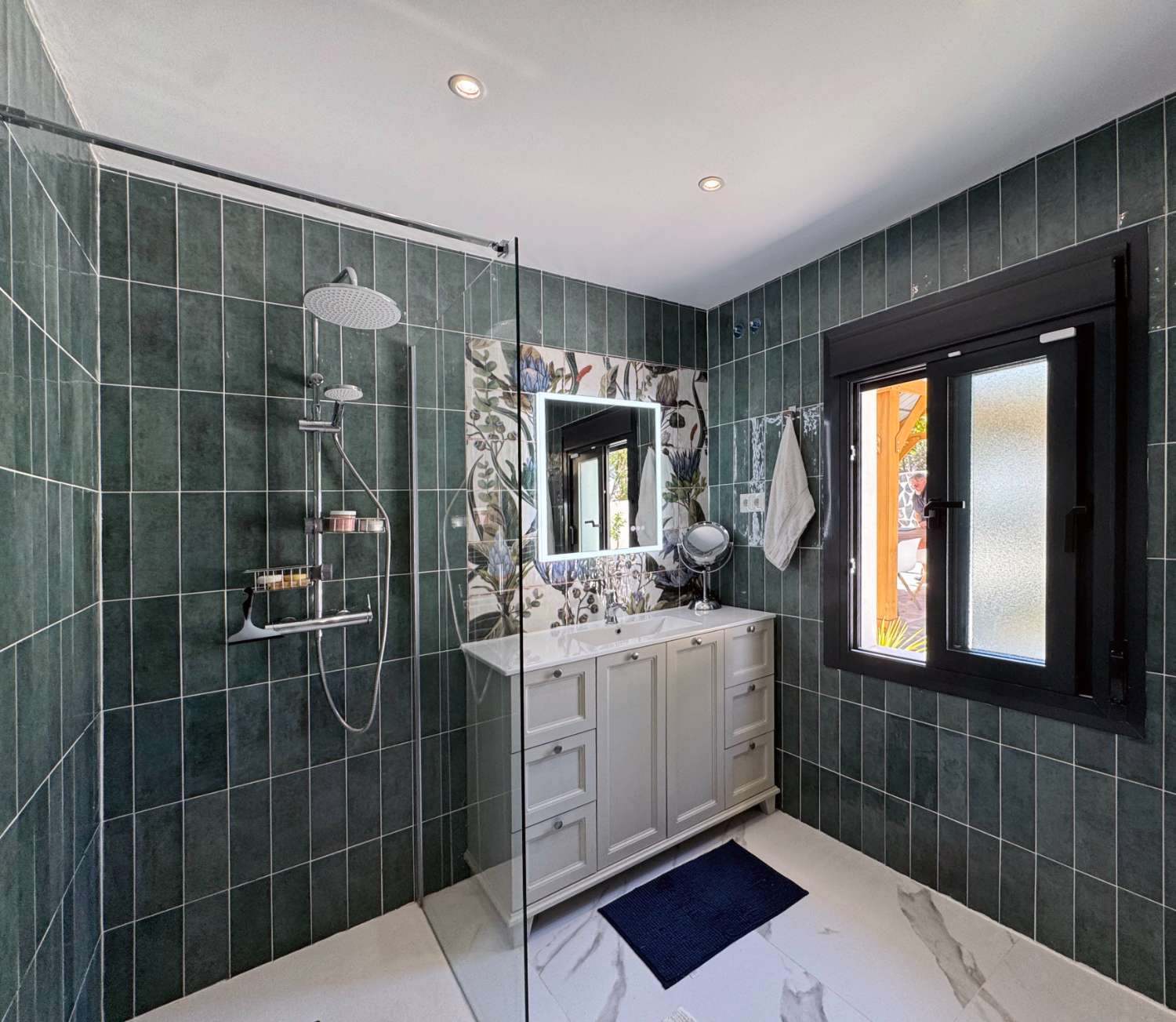 Newly renovated single-story villa with heated pool and excellent views