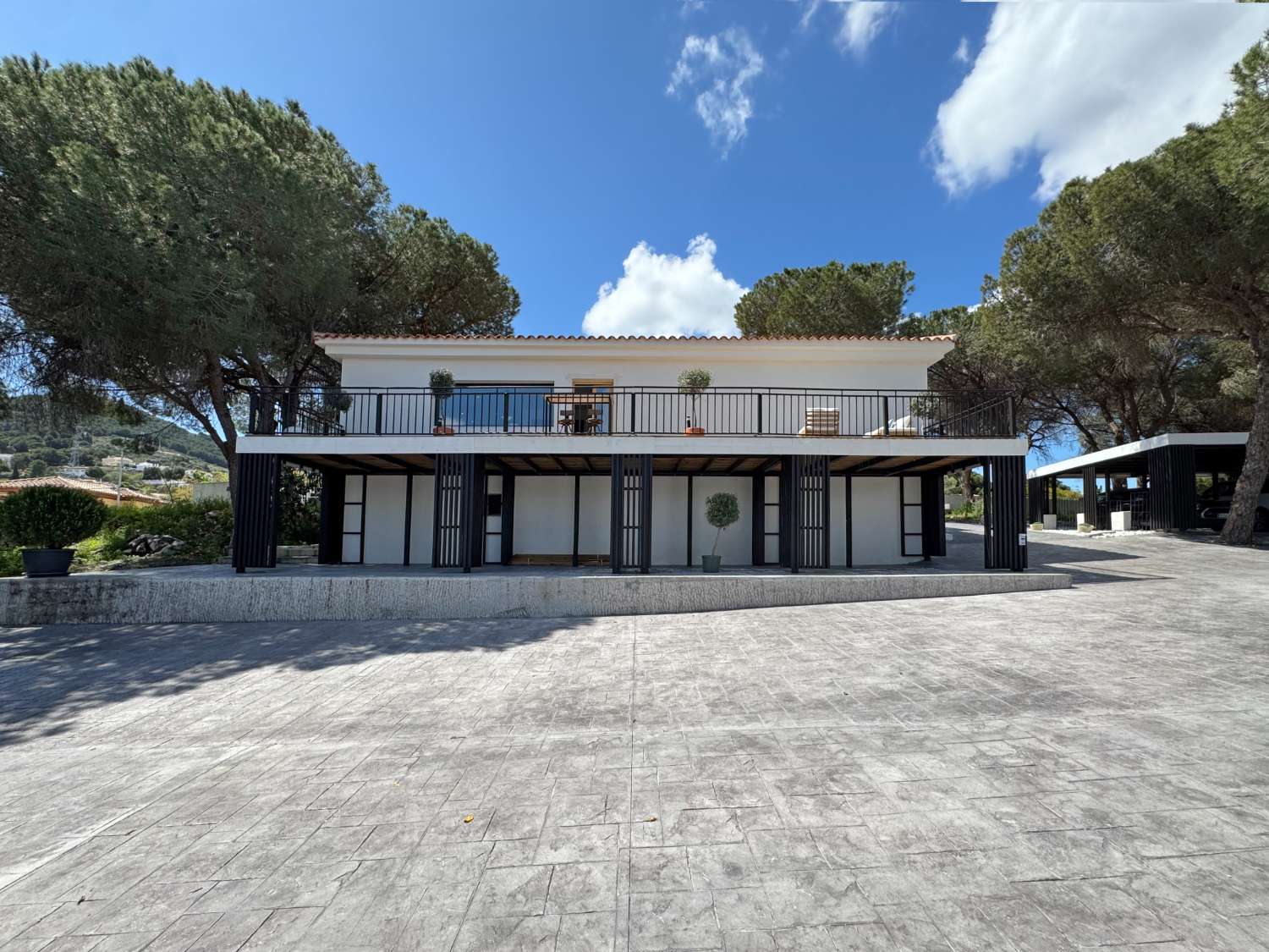 Newly renovated single-story villa with heated pool and excellent views