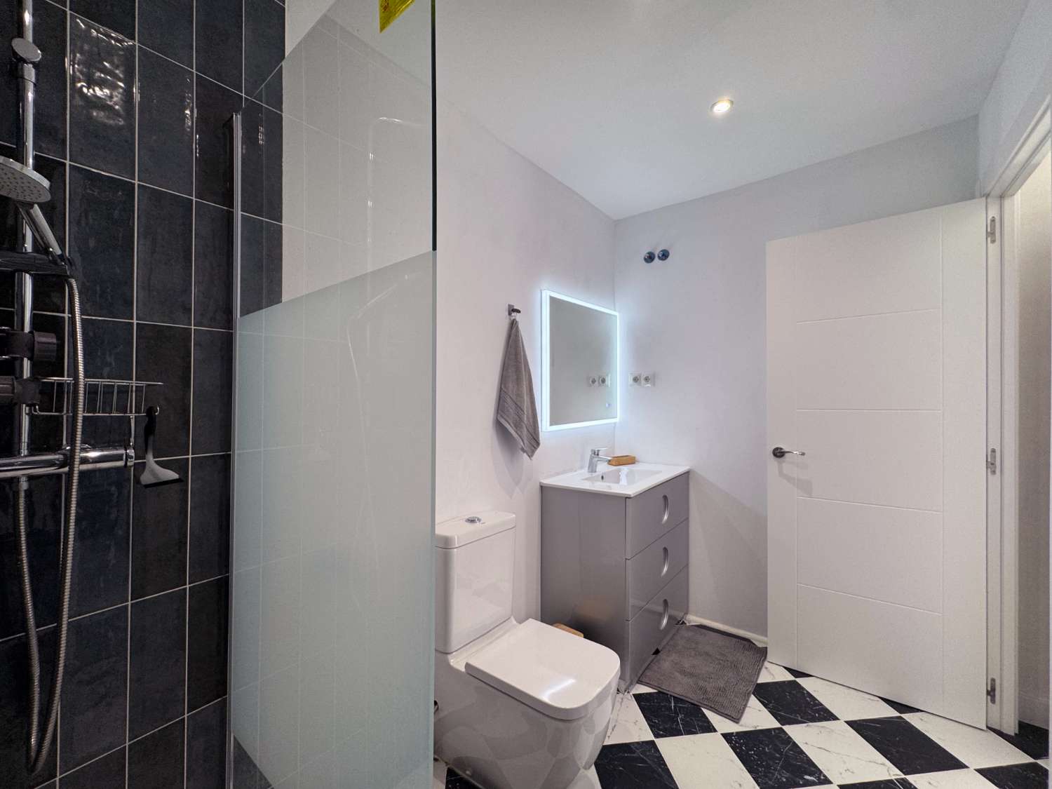 Newly renovated single-story villa with heated pool and excellent views