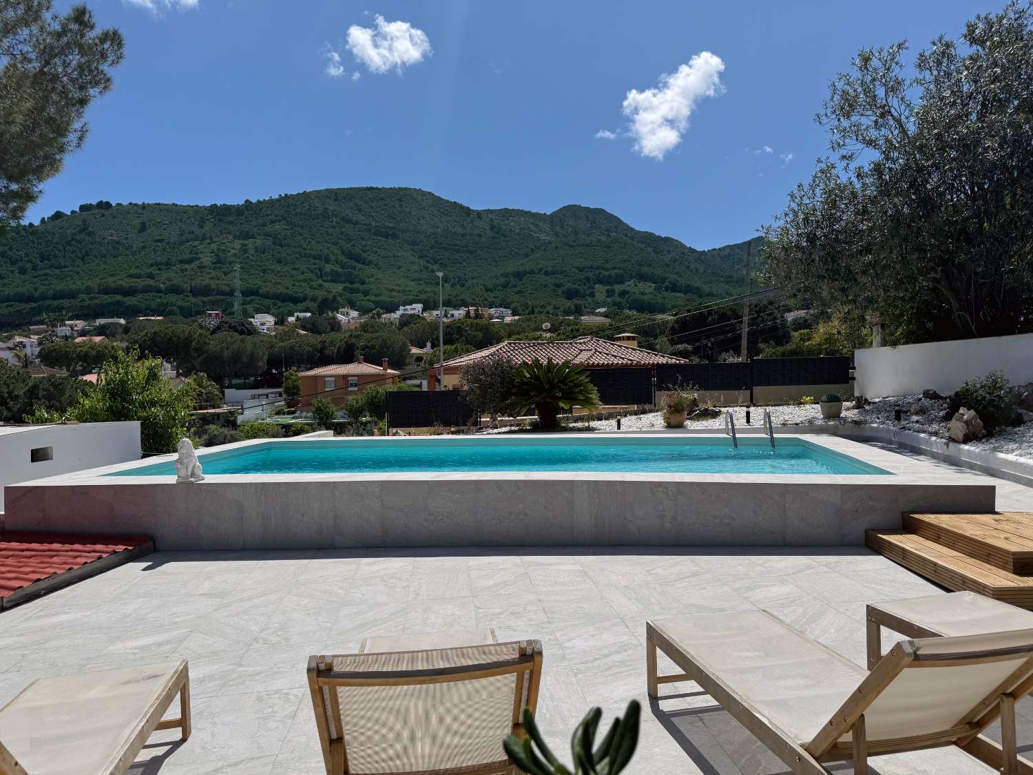 Newly renovated single-story villa with heated pool and excellent views