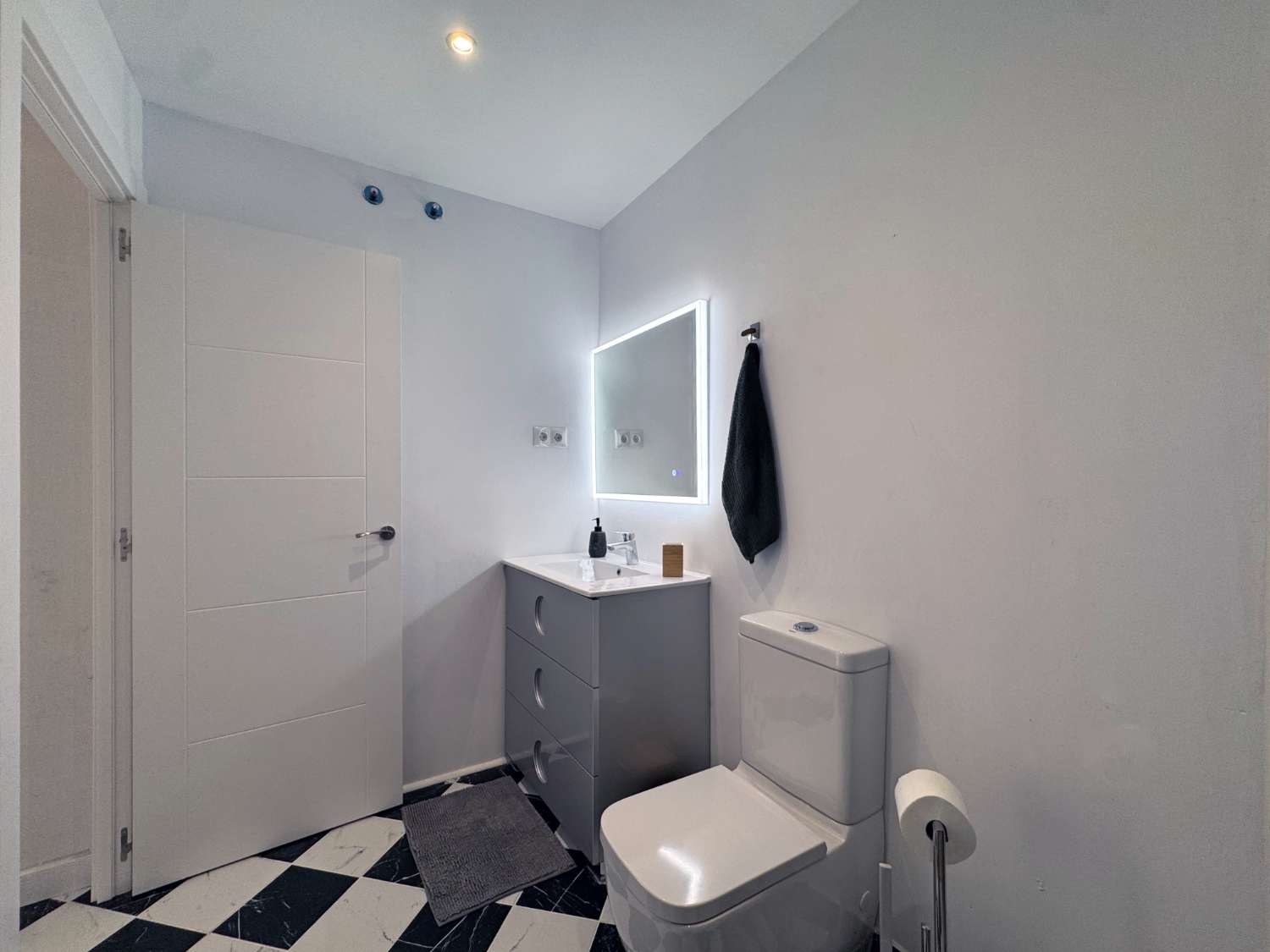 Newly renovated single-story villa with heated pool and excellent views