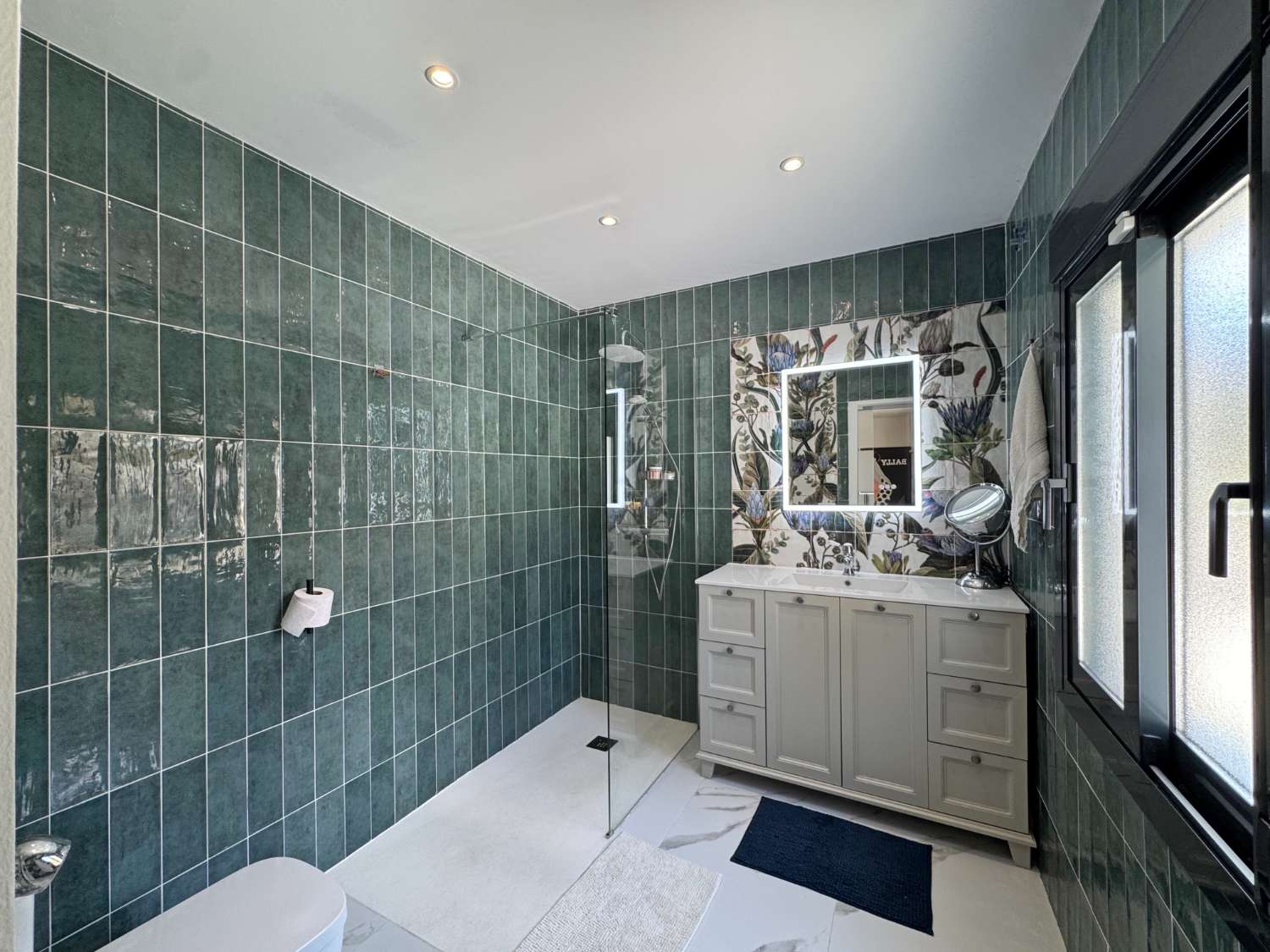 Newly renovated single-story villa with heated pool and excellent views