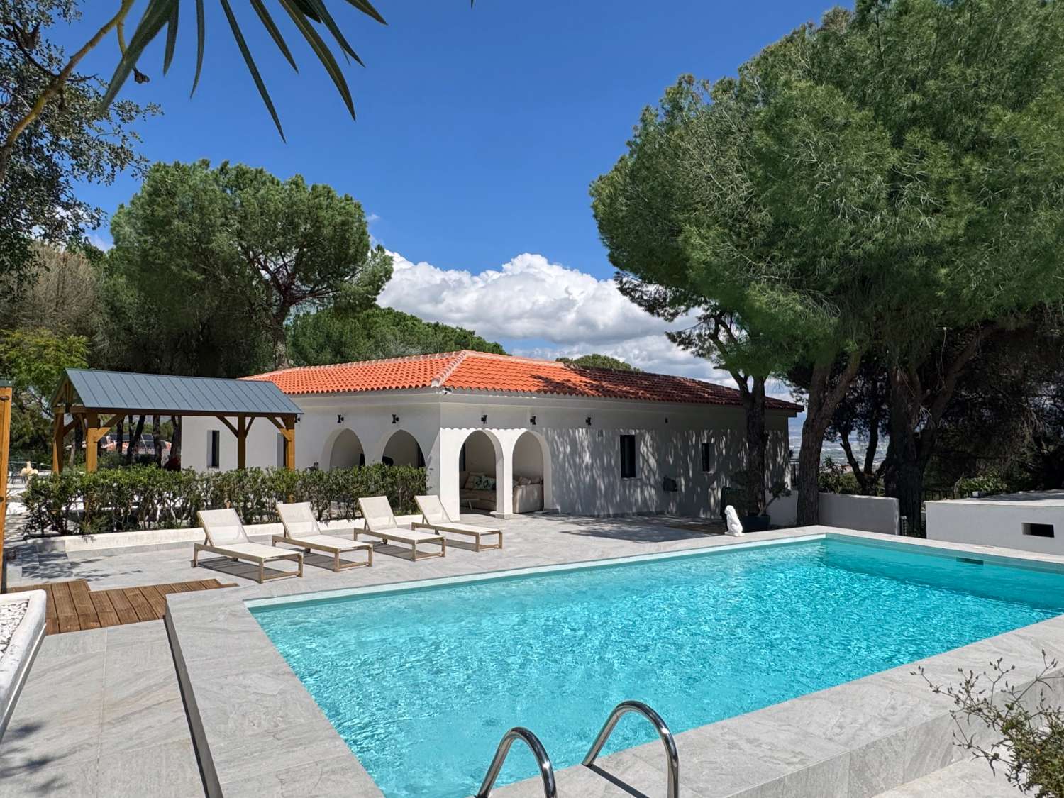 Newly renovated single-story villa with heated pool and excellent views