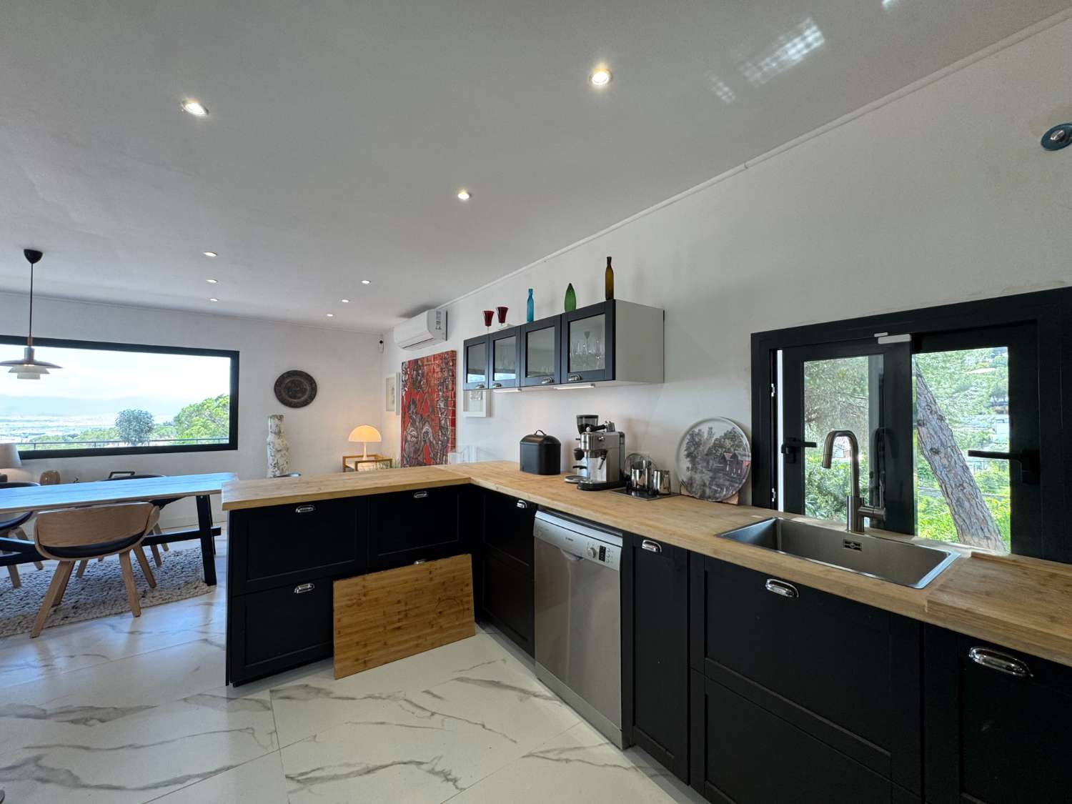 Newly renovated single-story villa with heated pool and excellent views