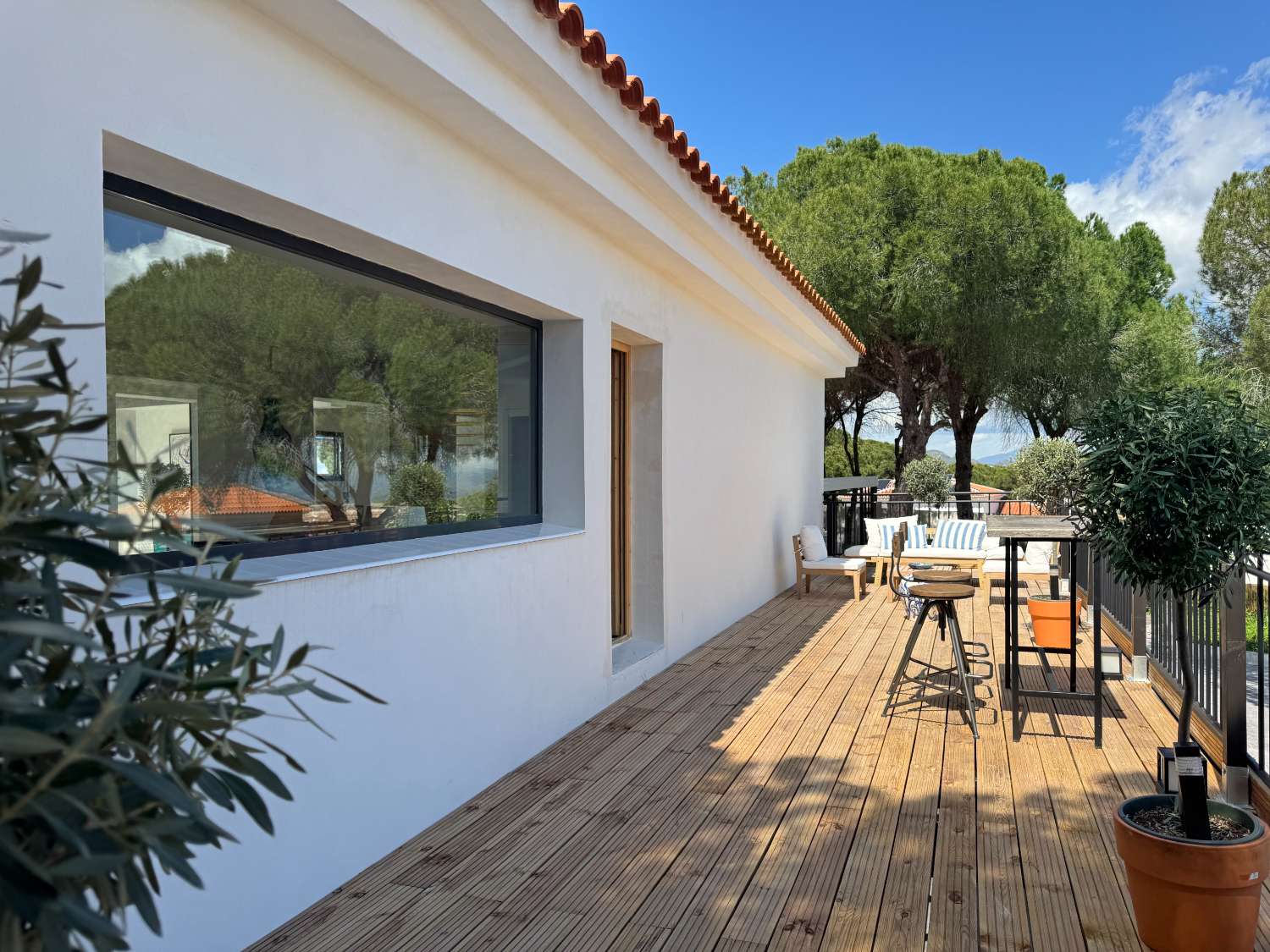 Newly renovated single-story villa with heated pool and excellent views