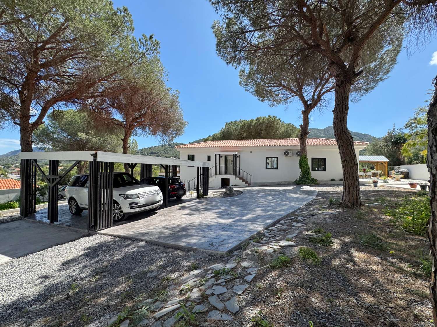 Newly renovated single-story villa with heated pool and excellent views