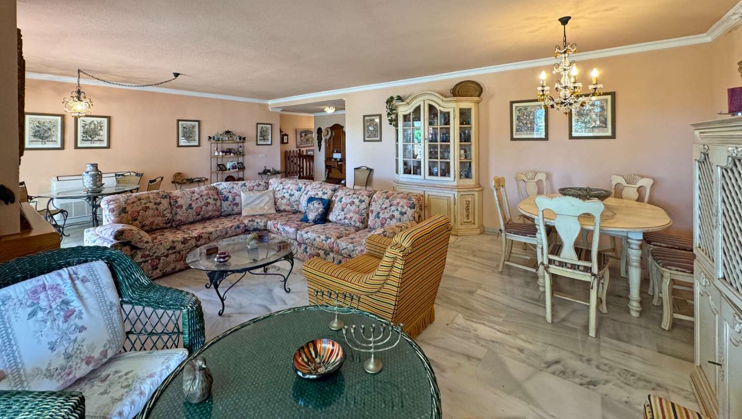 Вилла в продаже в Alhaurín de la Torre