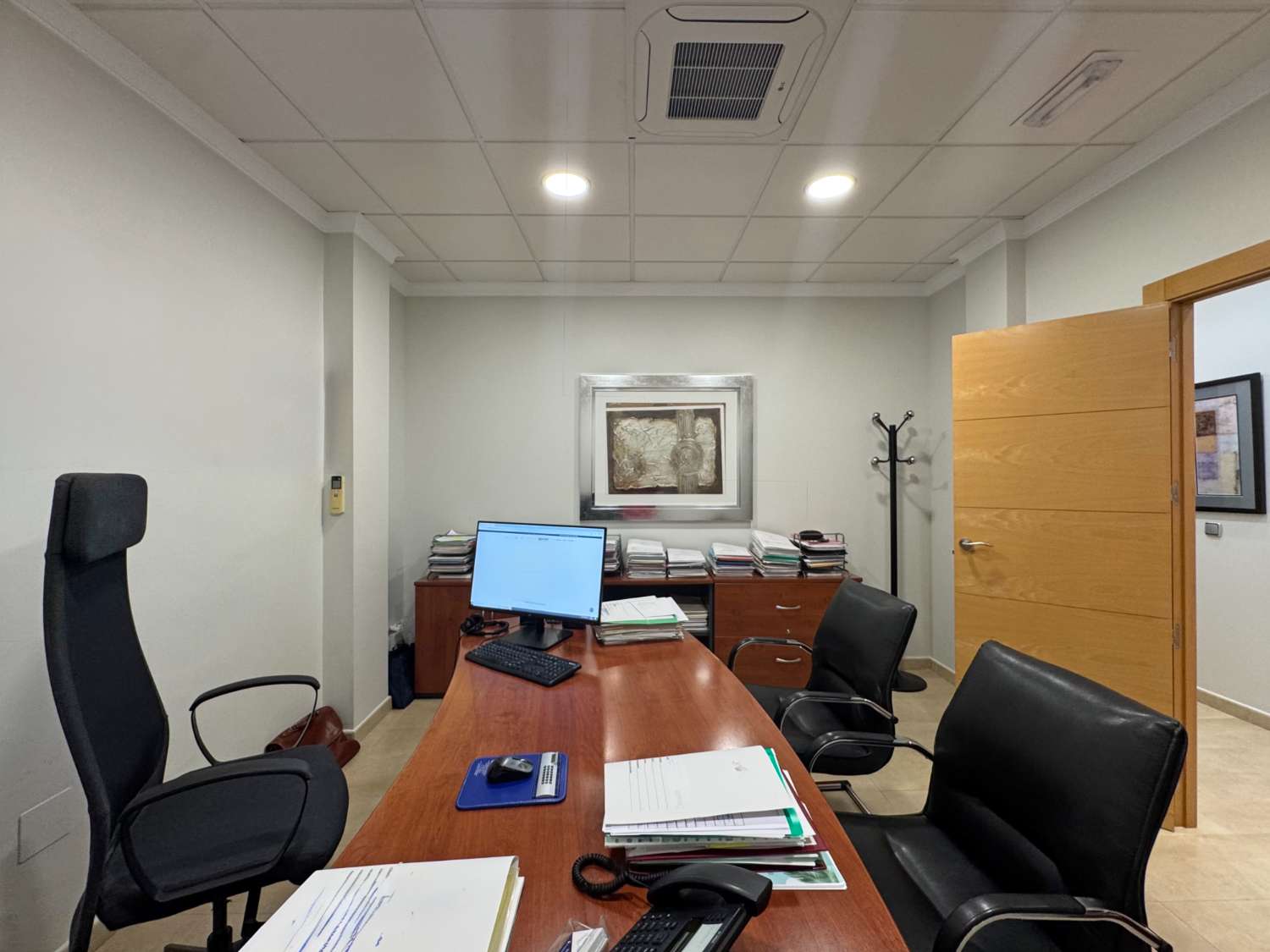 Local a pie de calle en impecable estado