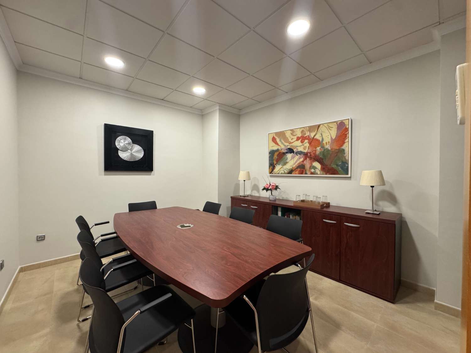 Local a pie de calle en impecable estado