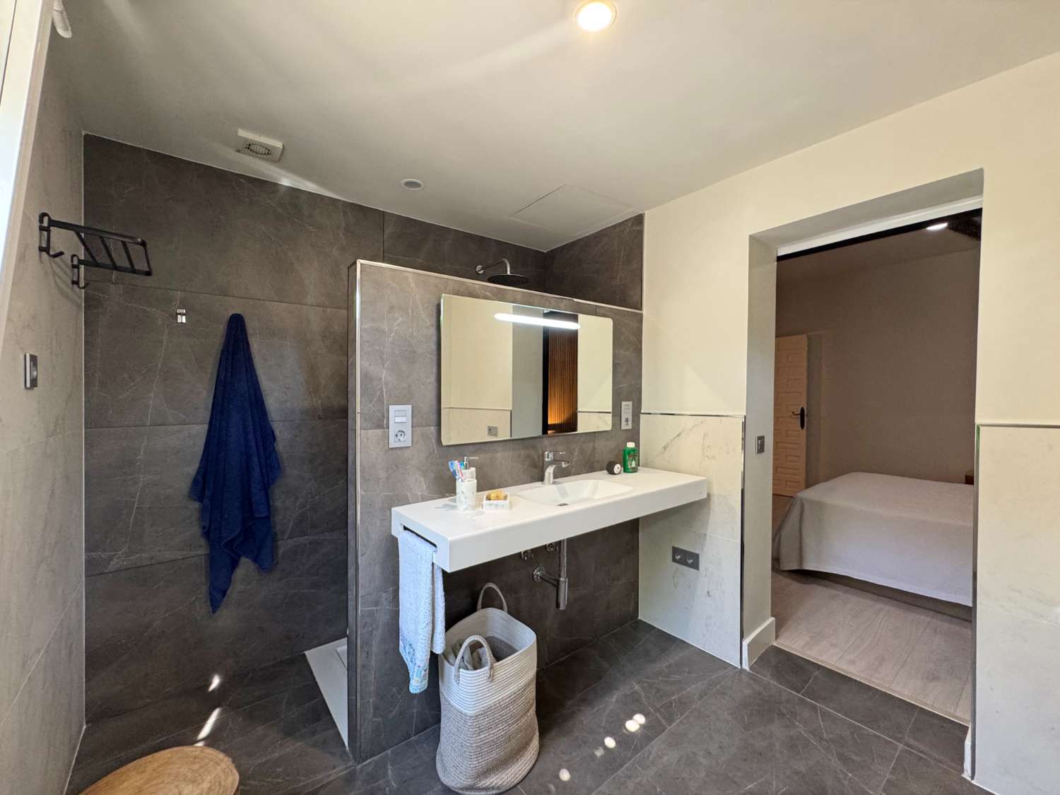 Chalet independiente en una sola planta, renovado y con piscina