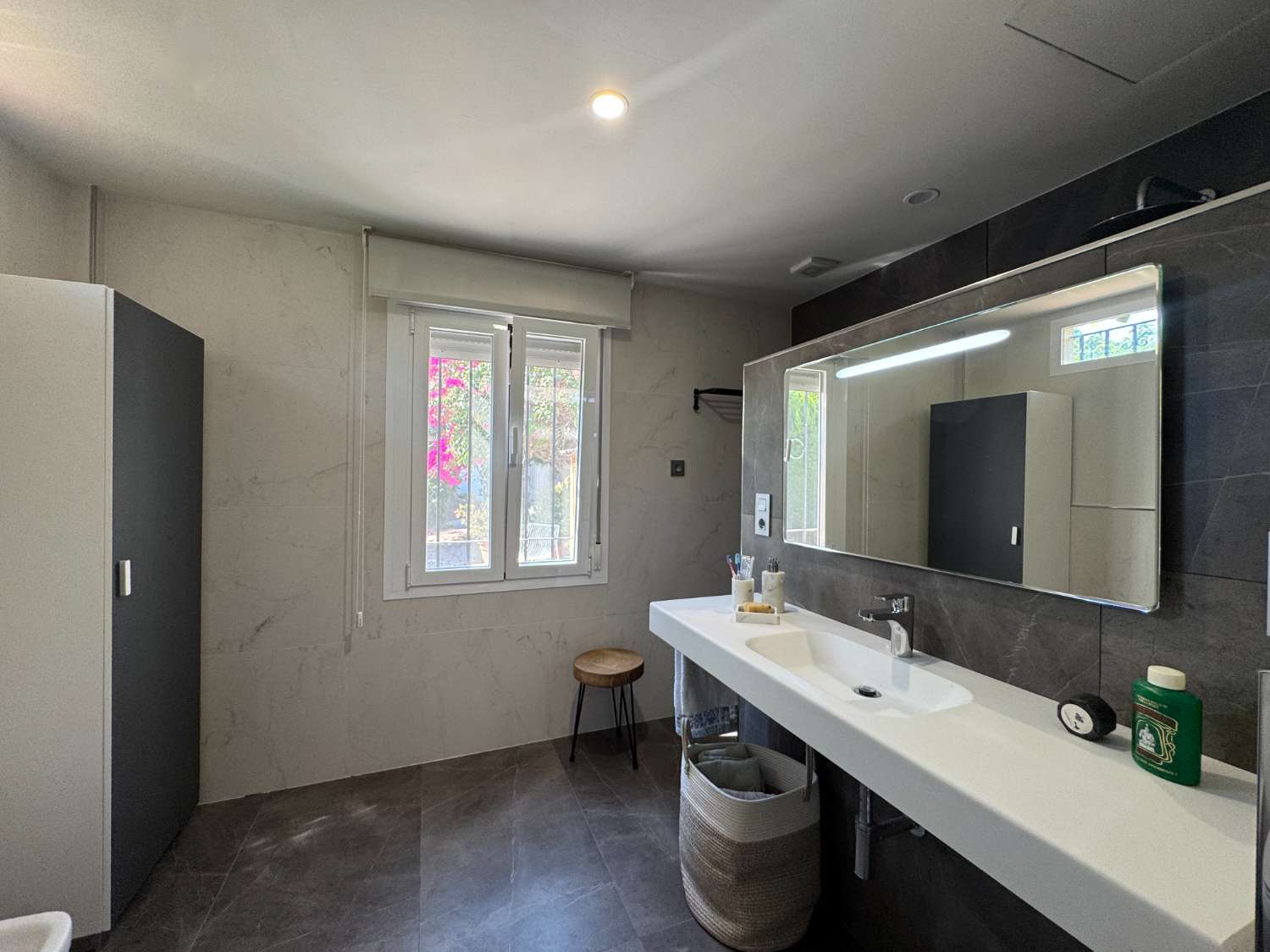 Chalet independiente en una sola planta, renovado y con piscina