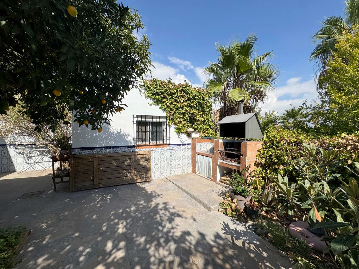 Chalet independiente en una sola planta, renovado y con piscina