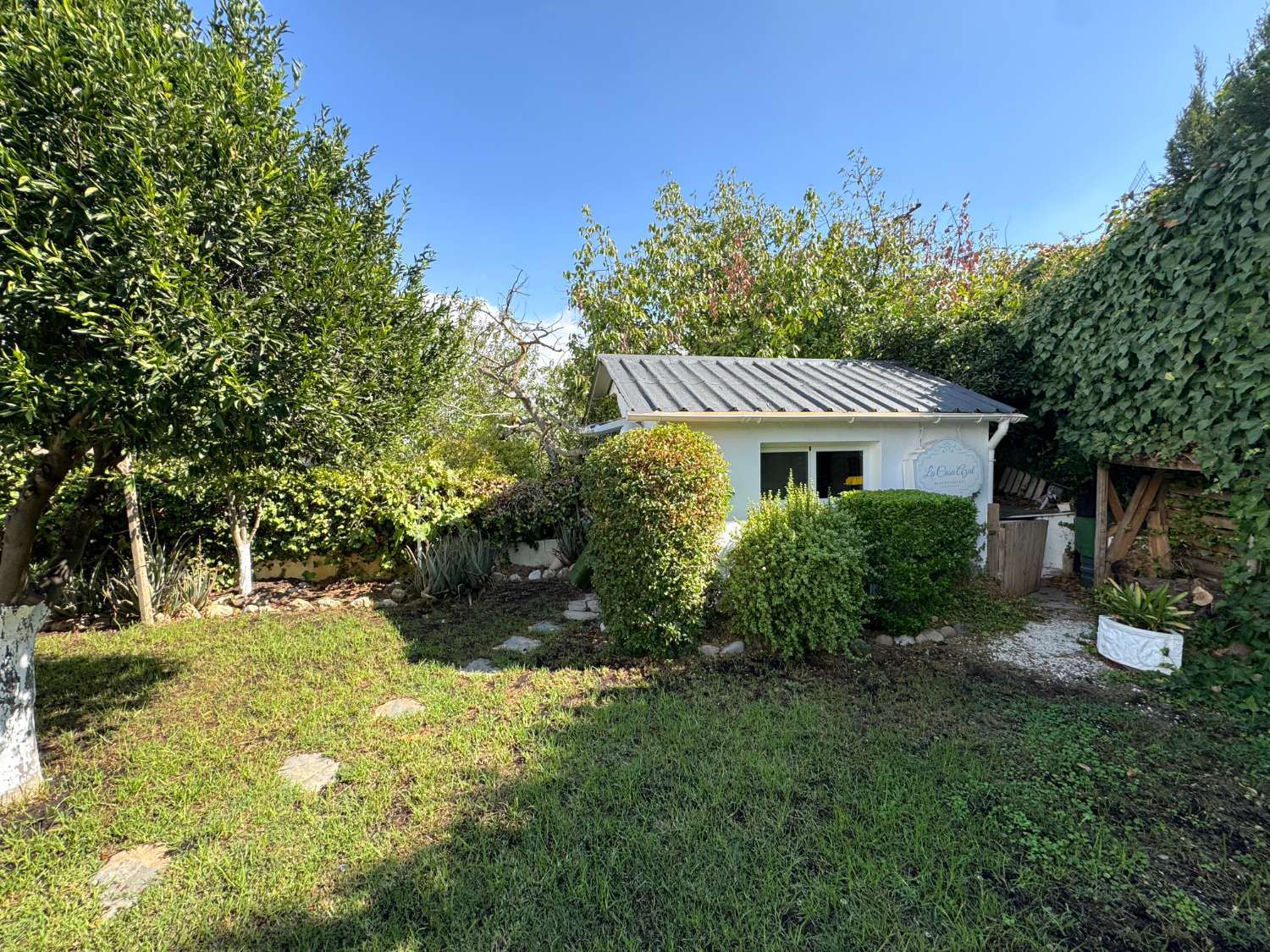 Chalet independiente en una sola planta, renovado y con piscina