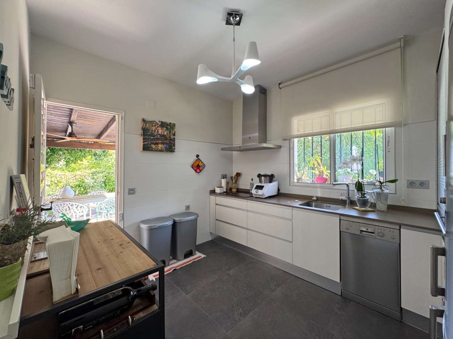 Chalet independiente en una sola planta, renovado y con piscina