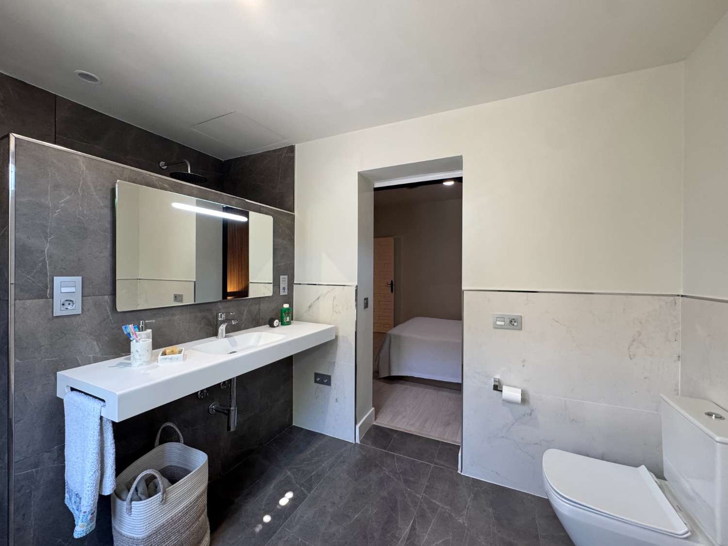 Chalet independiente en una sola planta, renovado y con piscina