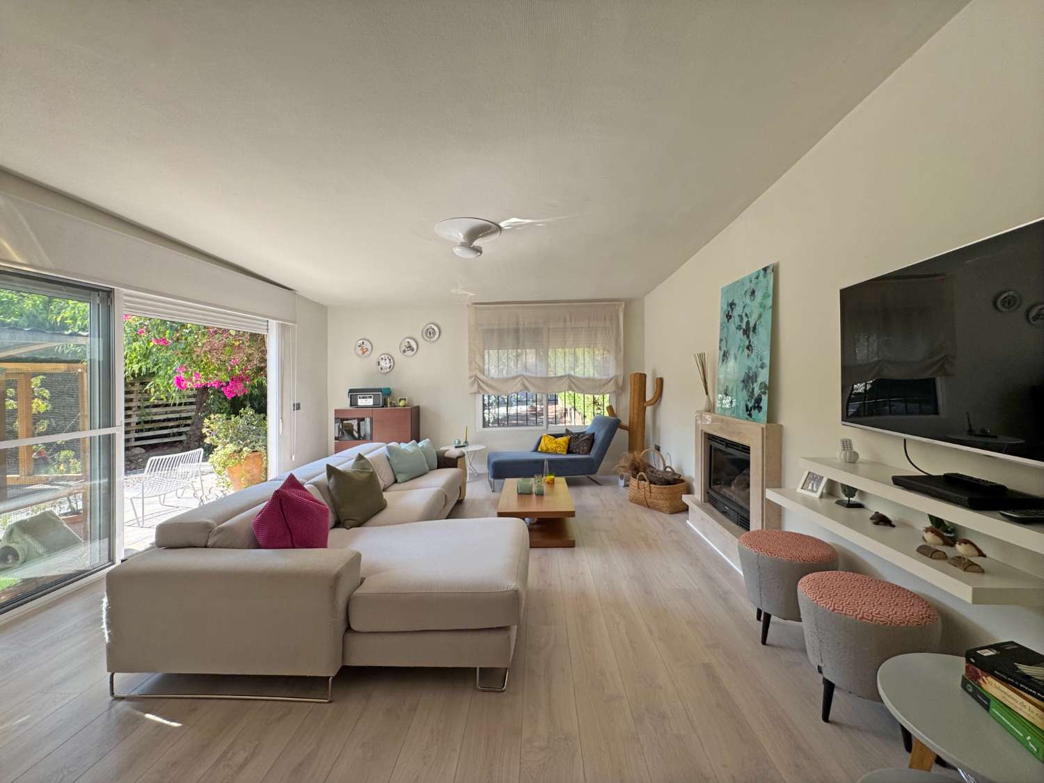 Chalet independiente en una sola planta, renovado y con piscina