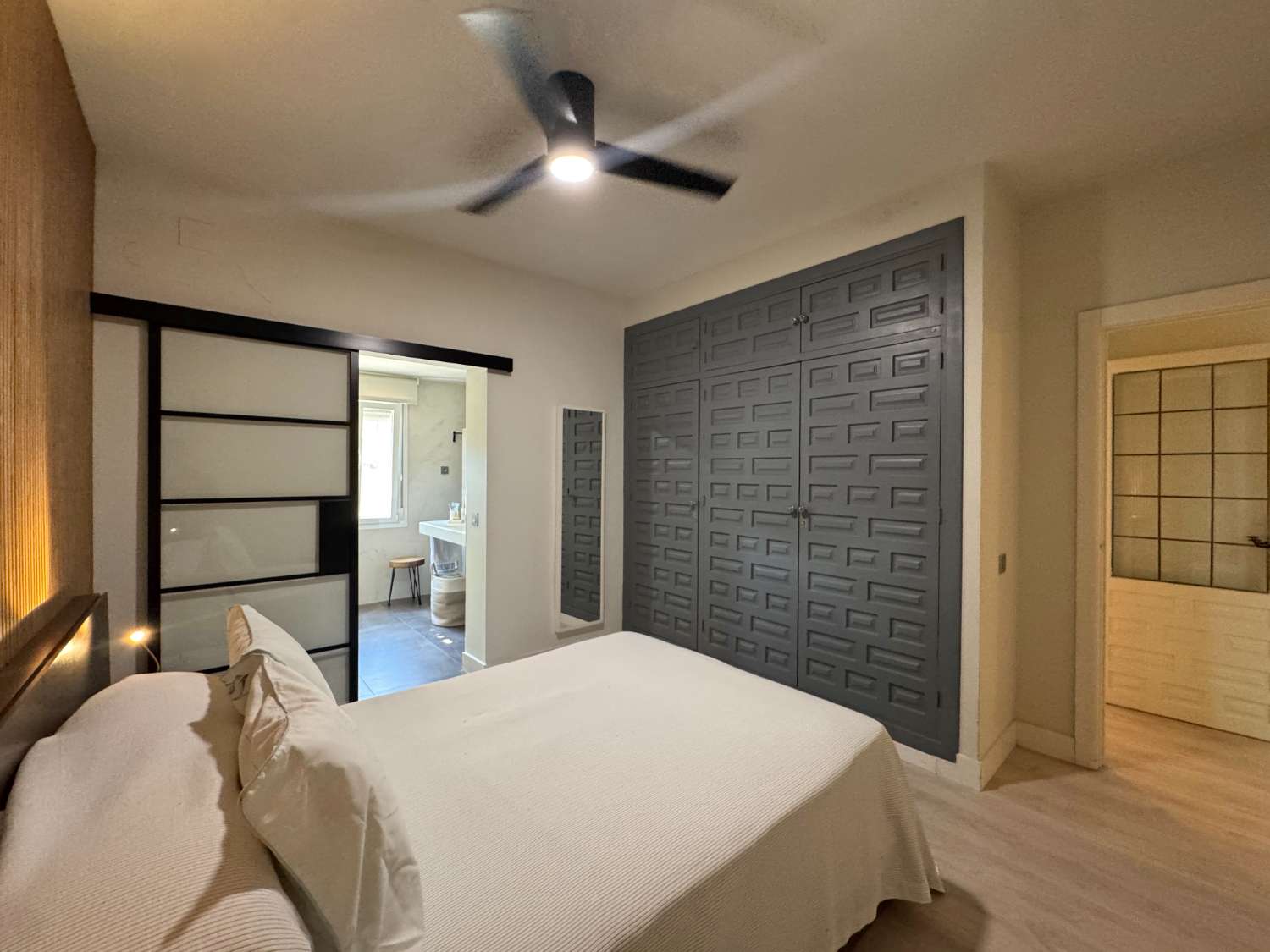 Chalet independiente en una sola planta, renovado y con piscina