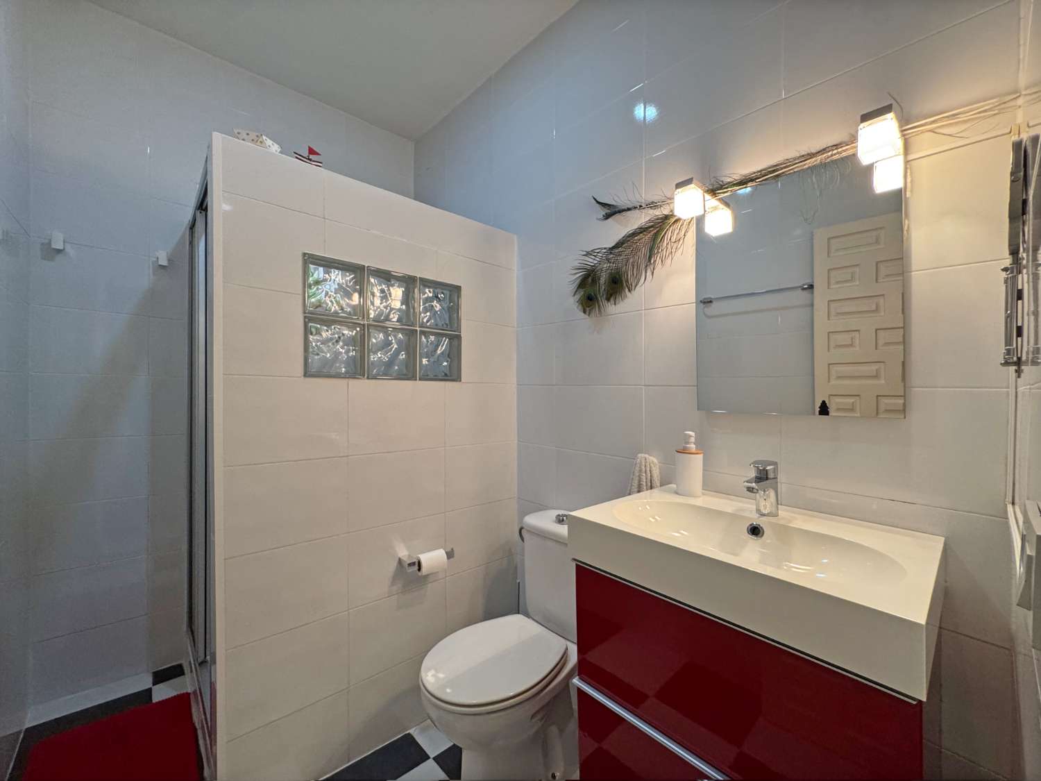 Chalet independiente en una sola planta, renovado y con piscina