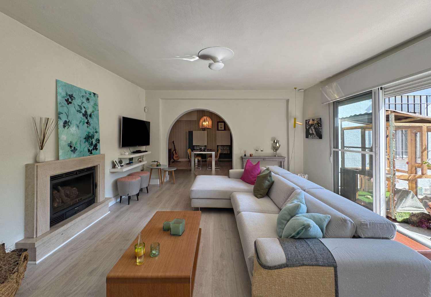 Chalet independiente en una sola planta, renovado y con piscina