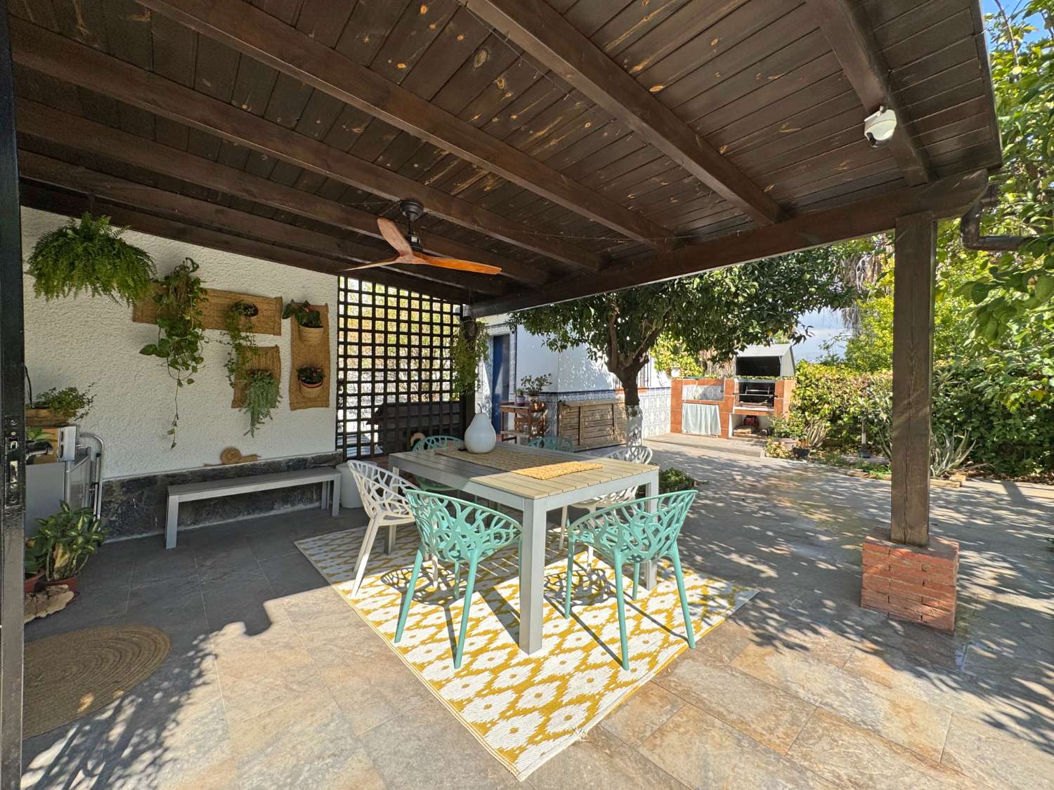 Chalet independiente en una sola planta, renovado y con piscina