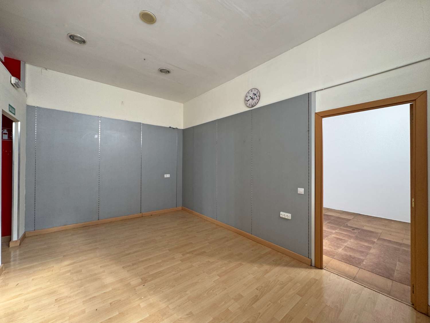 Local a pie de calle comercial en impecable estado