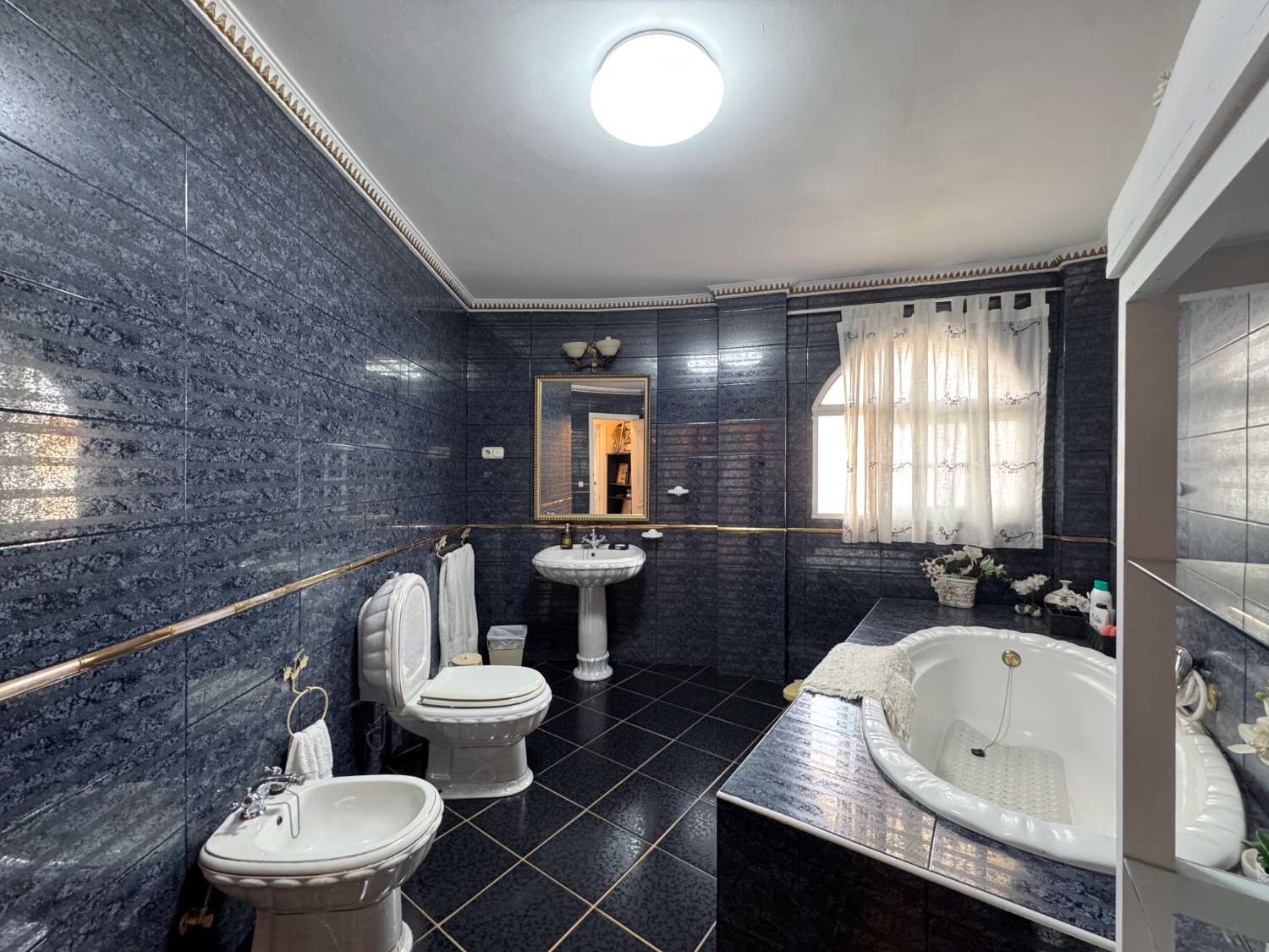 SE VENDE BONITO DUPLEX EN EL CENTRO DE ALHAURIN DE LA TORRE