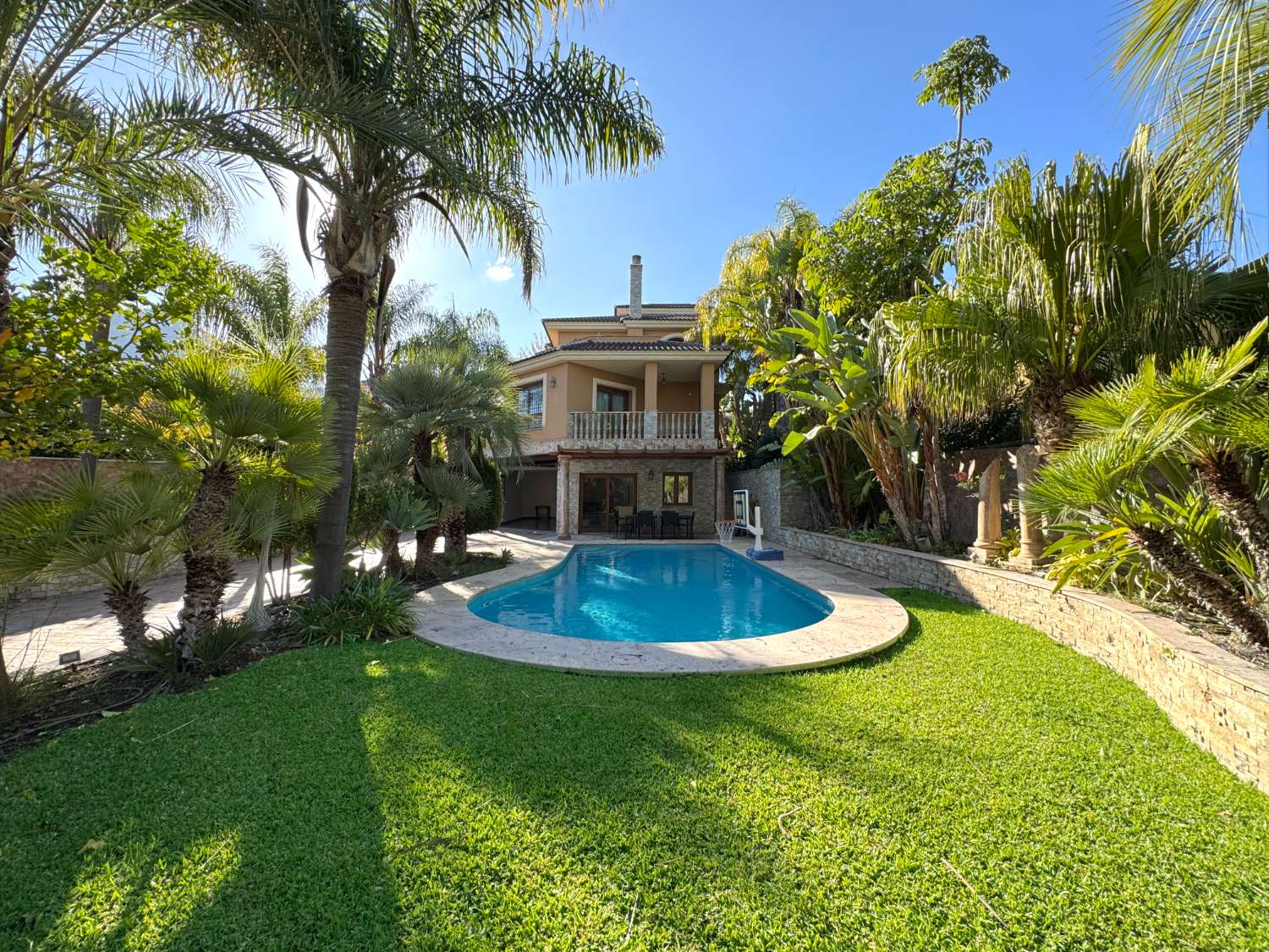 Villa de excelentes calidades en inmejorable ubicación. Calidad y confort en Alhaurín de la Torre