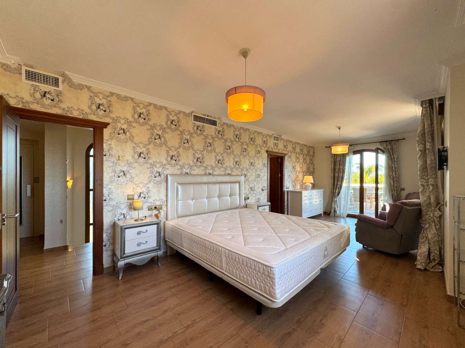 Villa de excelentes calidades en inmejorable ubicación. Calidad y confort en Alhaurín de la Torre