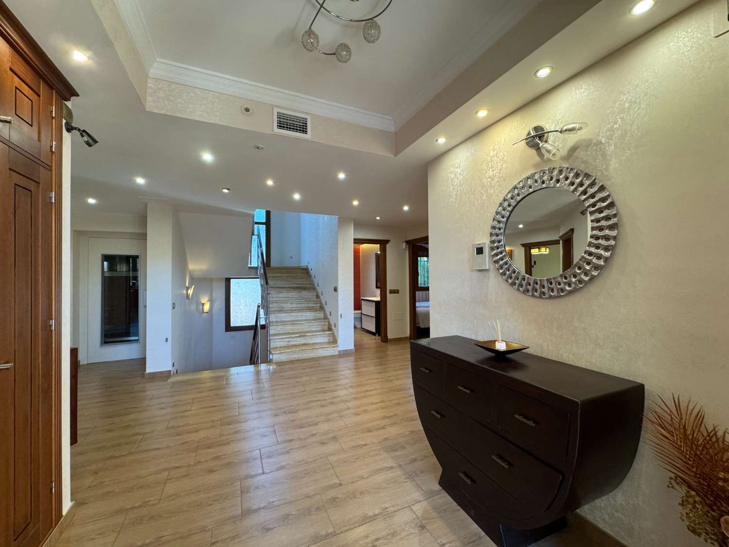 Villa de excelentes calidades en inmejorable ubicación. Calidad y confort en Alhaurín de la Torre