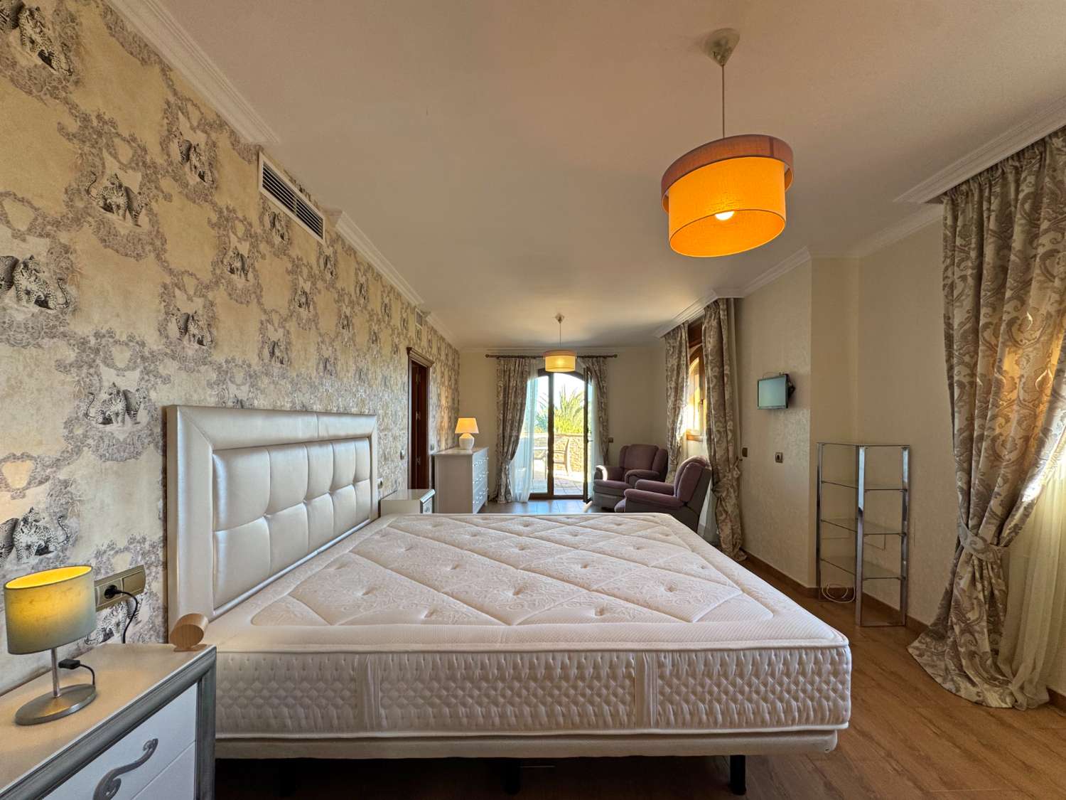 Villa de excelentes calidades en inmejorable ubicación. Calidad y confort en Alhaurín de la Torre