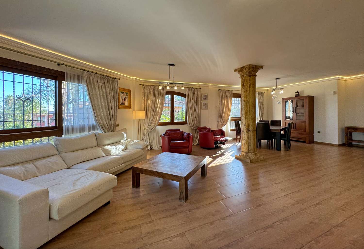 Villa de excelentes calidades en inmejorable ubicación. Calidad y confort en Alhaurín de la Torre