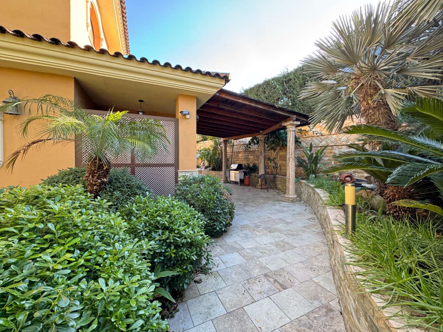 Villa de excelentes calidades en inmejorable ubicación. Calidad y confort en Alhaurín de la Torre