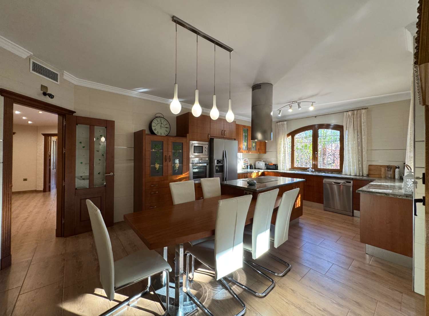 Villa de excelentes calidades en inmejorable ubicación. Calidad y confort en Alhaurín de la Torre