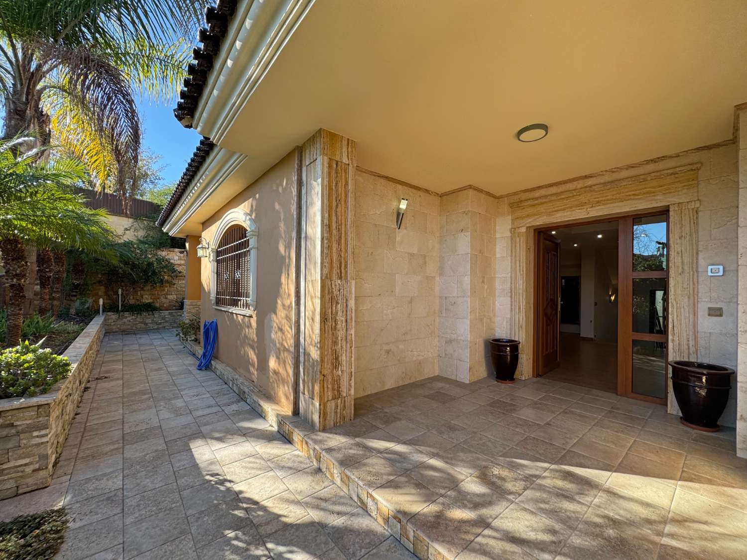 Villa de excelentes calidades en inmejorable ubicación. Calidad y confort en Alhaurín de la Torre