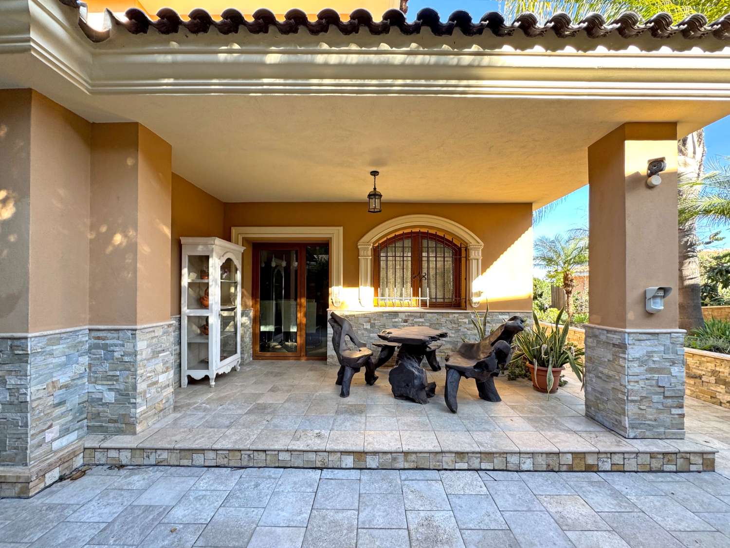 Villa de excelentes calidades en inmejorable ubicación. Calidad y confort en Alhaurín de la Torre