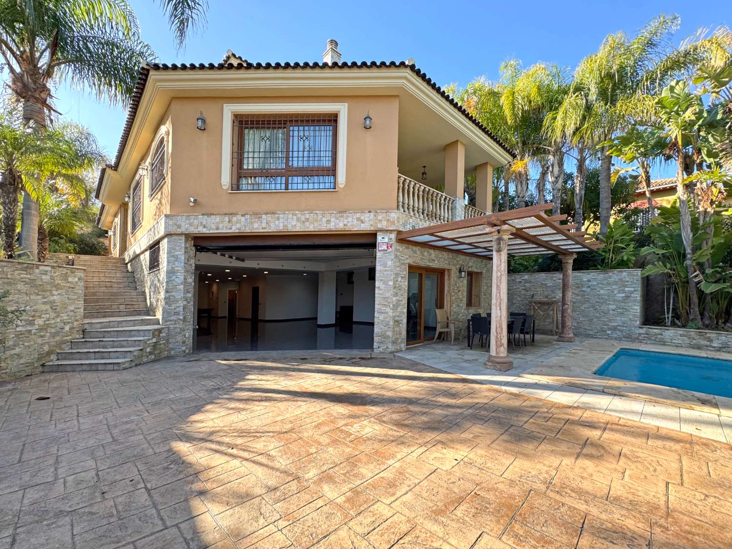 Villa de excelentes calidades en inmejorable ubicación. Calidad y confort en Alhaurín de la Torre