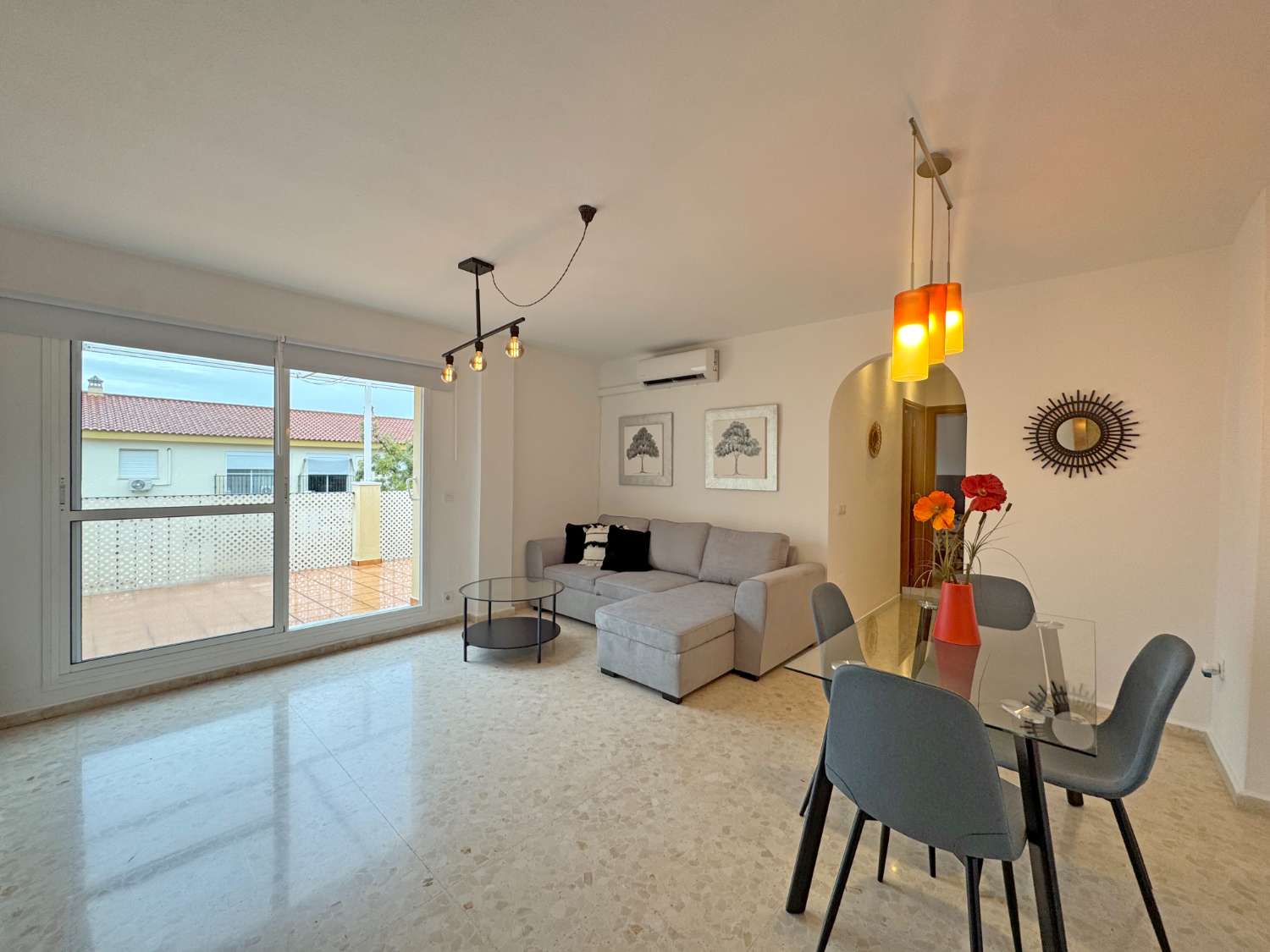 SE ALQUILA FANTÁSTICO ÁTICO EN ZONA CÉNTRICA