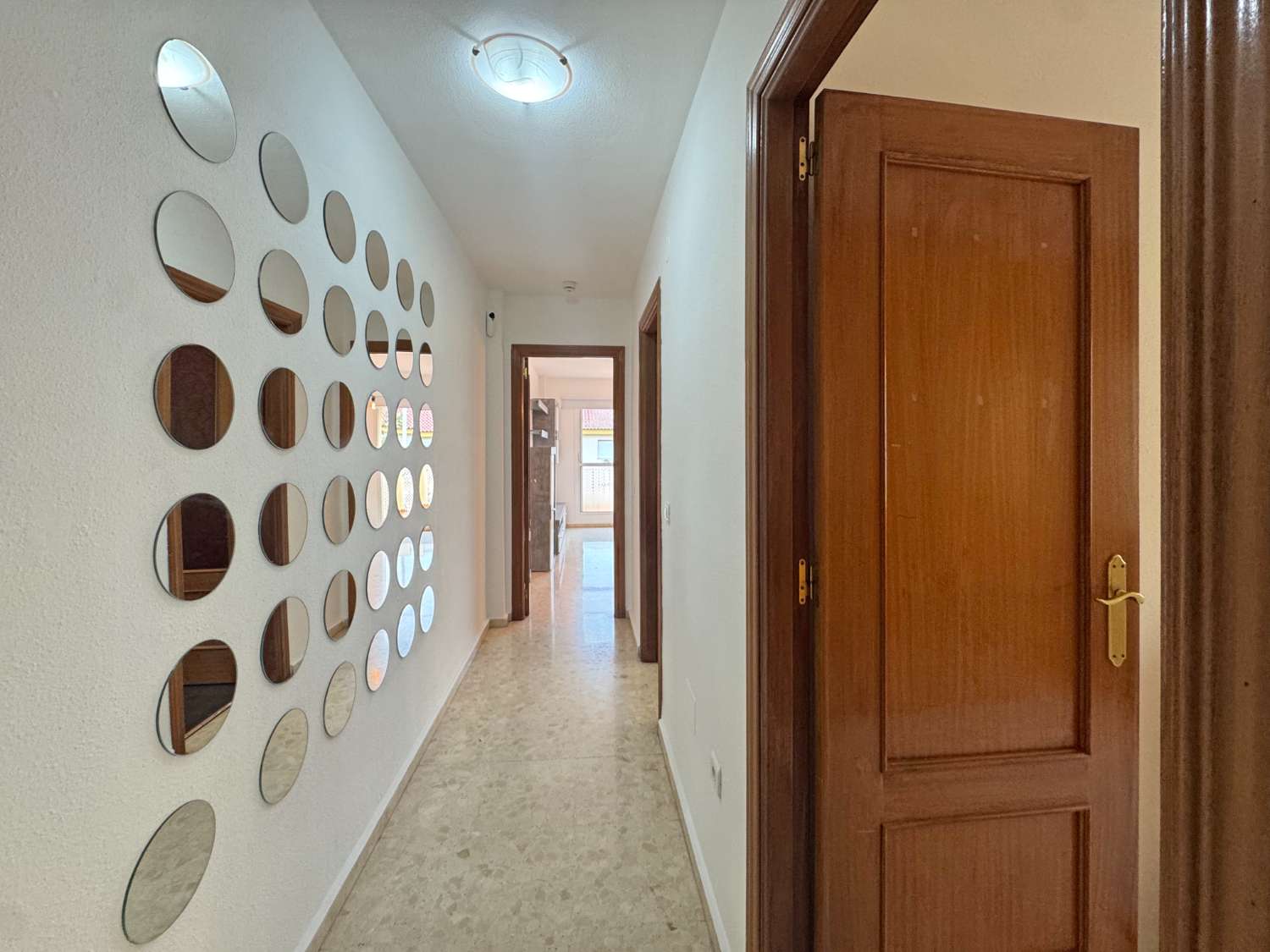 SE ALQUILA FANTÁSTICO ÁTICO EN ZONA CÉNTRICA