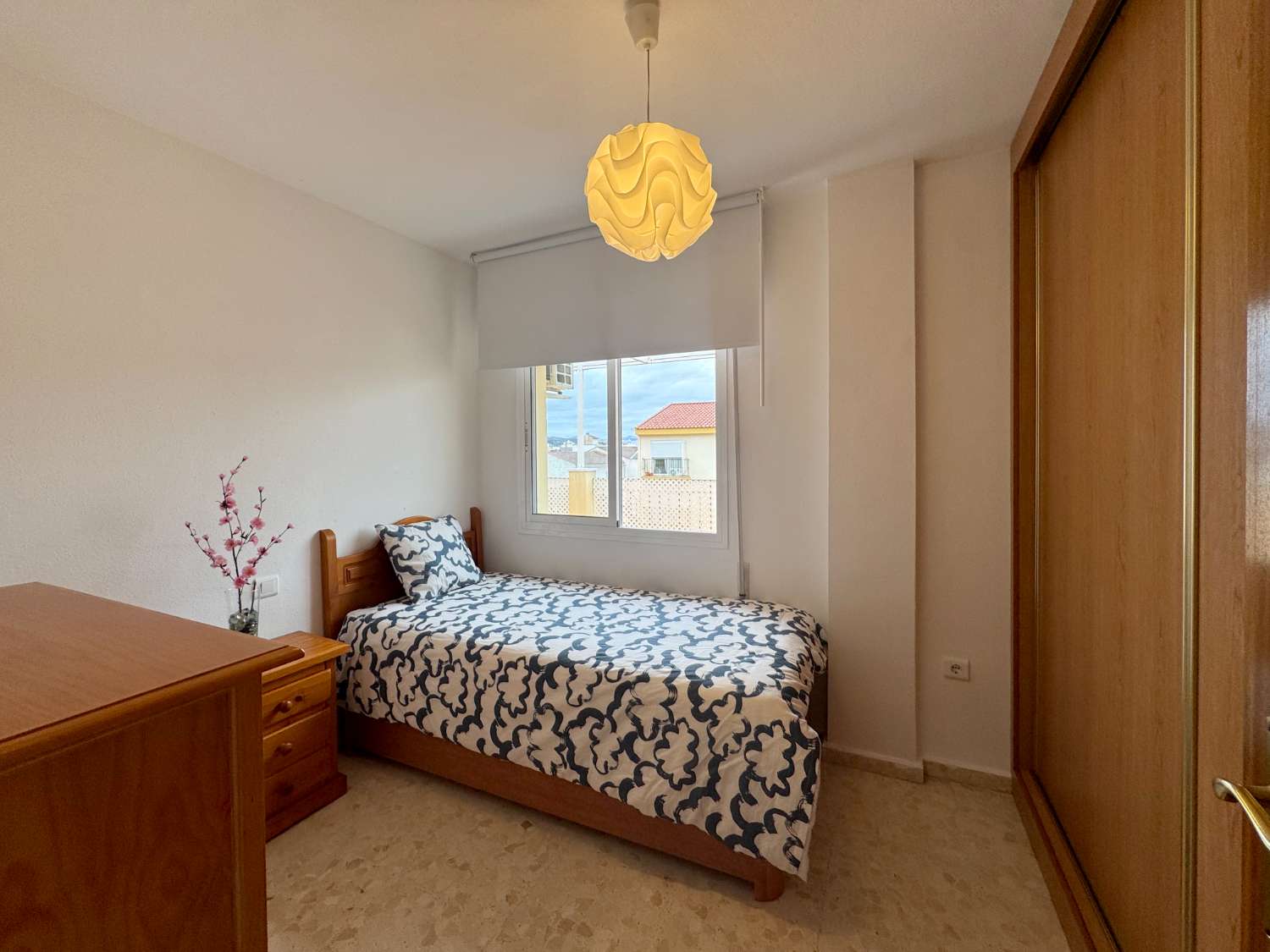 SE ALQUILA FANTÁSTICO ÁTICO EN ZONA CÉNTRICA