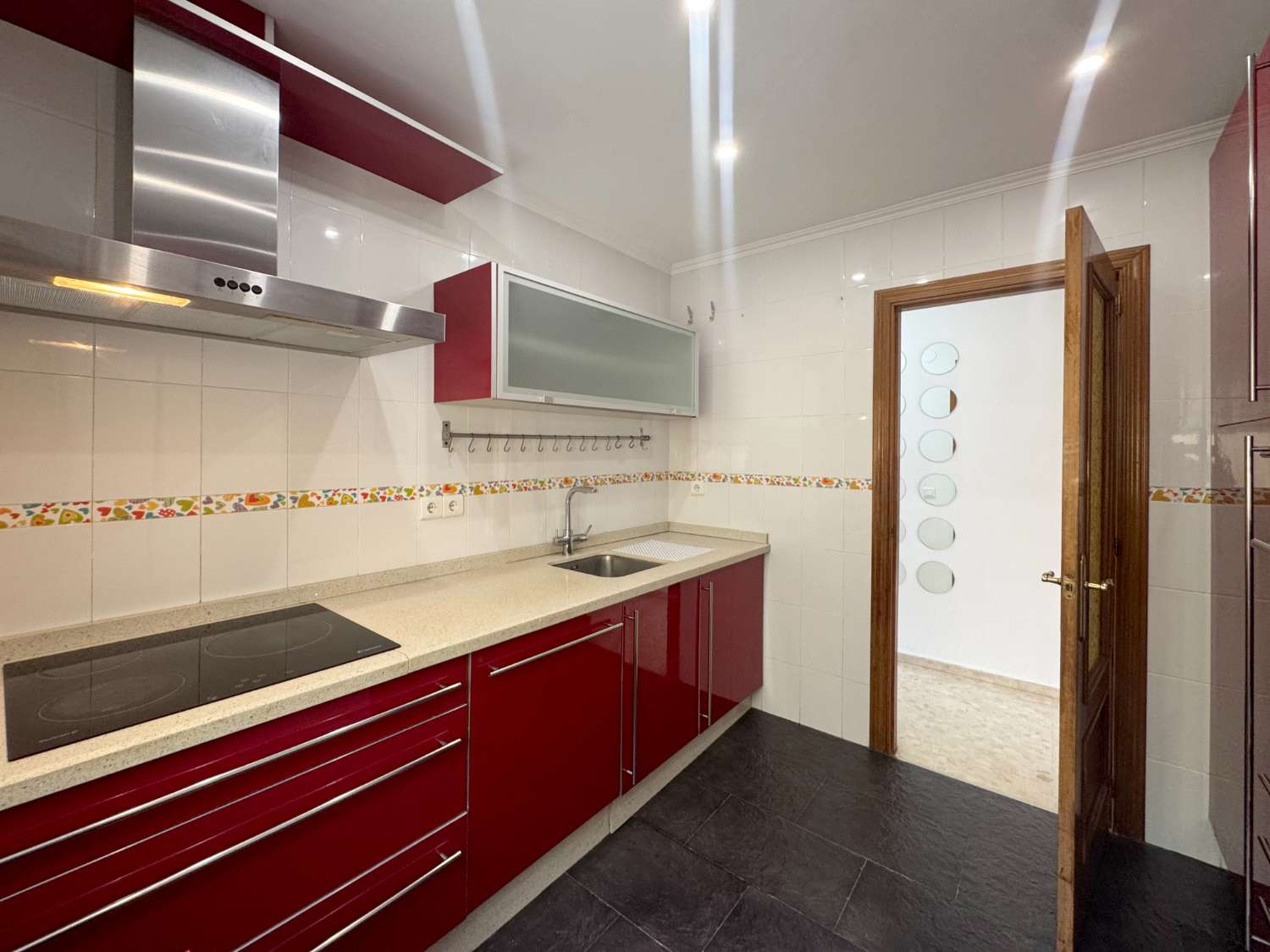 SE ALQUILA FANTÁSTICO ÁTICO EN ZONA CÉNTRICA