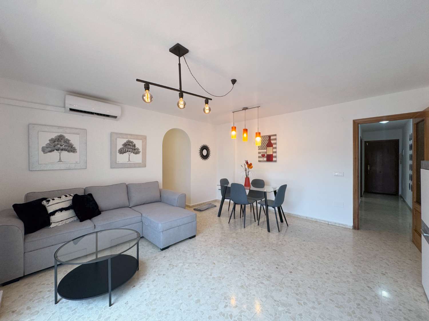 SE ALQUILA FANTÁSTICO ÁTICO EN ZONA CÉNTRICA