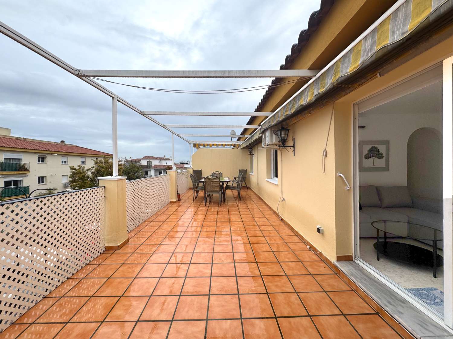 SE ALQUILA FANTÁSTICO ÁTICO EN ZONA CÉNTRICA