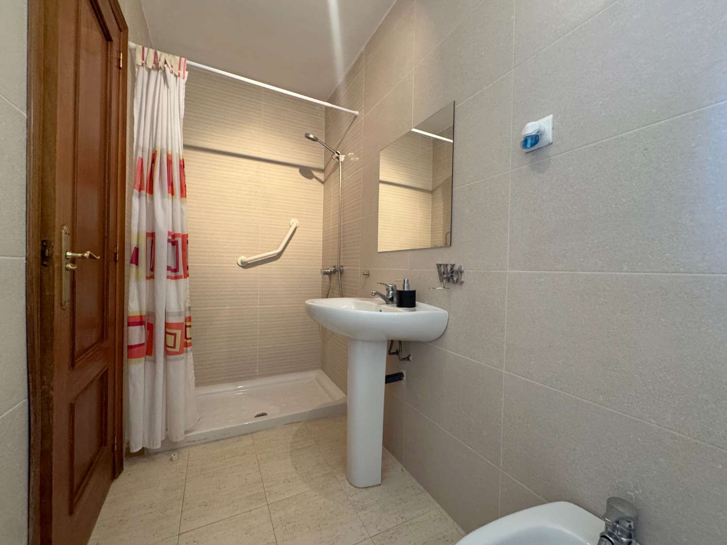 SE ALQUILA FANTÁSTICO ÁTICO EN ZONA CÉNTRICA